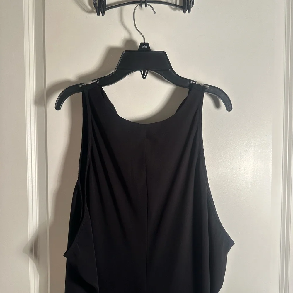 Elegant Black Sleeveless Blouse - Picture 3 of 5